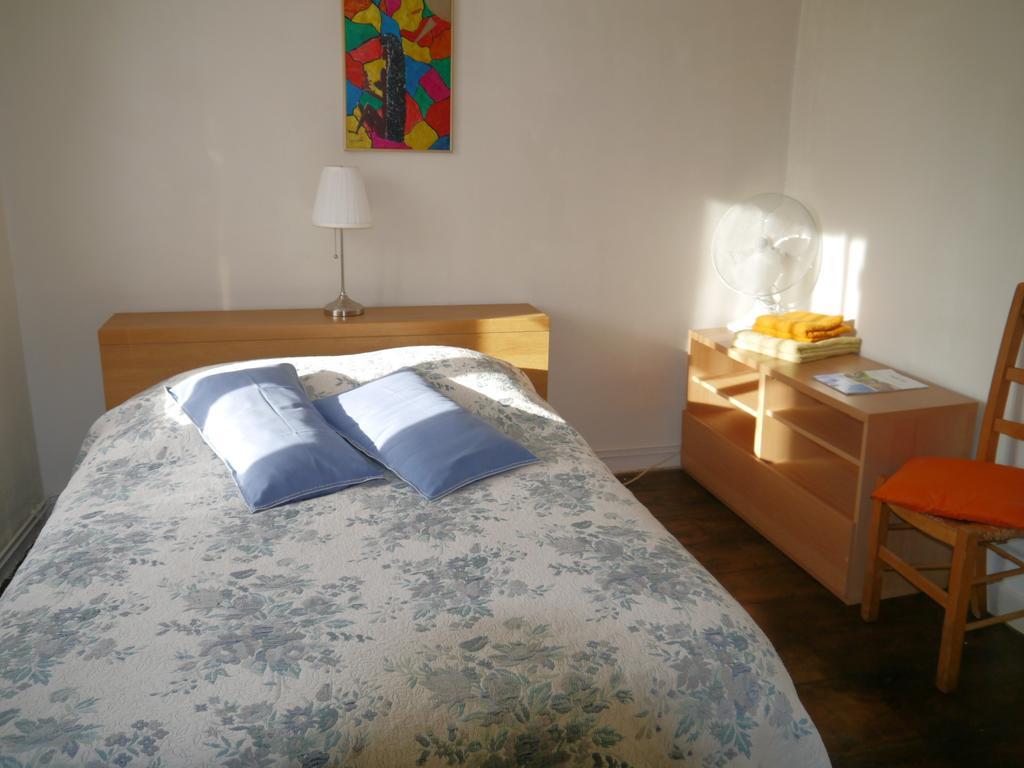 Ajjana Chambres D'Hotes Saint-Saud-Lacoussiere Номер фото